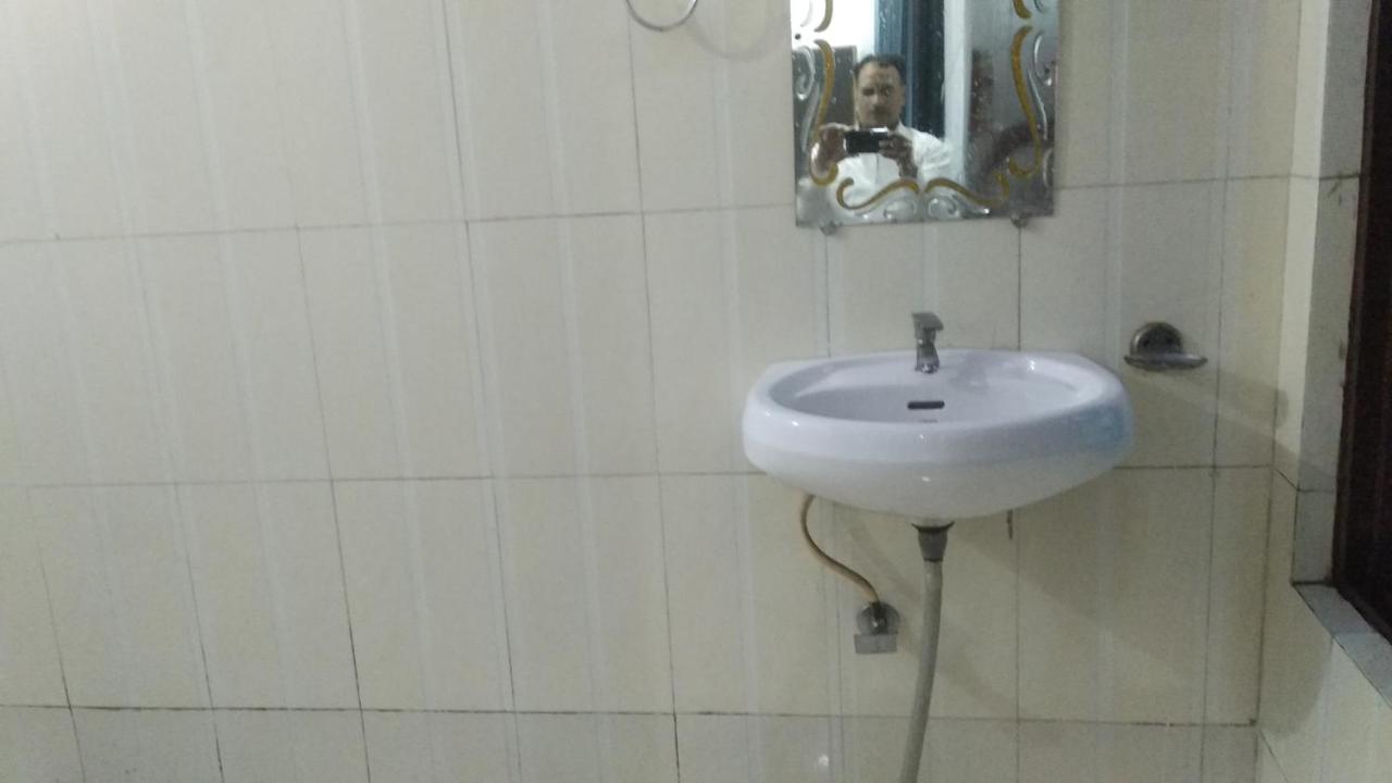 ורנאסי Hotel Giriraj Inn מראה חיצוני תמונה
