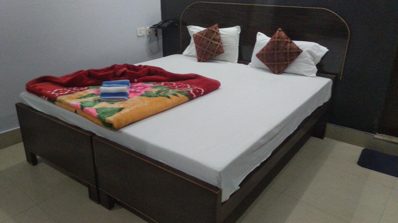 ורנאסי Hotel Giriraj Inn מראה חיצוני תמונה