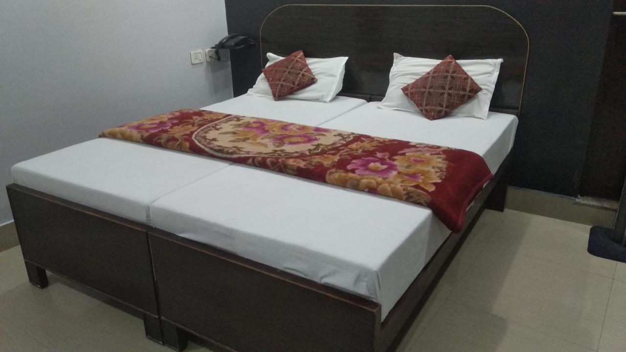 ורנאסי Hotel Giriraj Inn מראה חיצוני תמונה