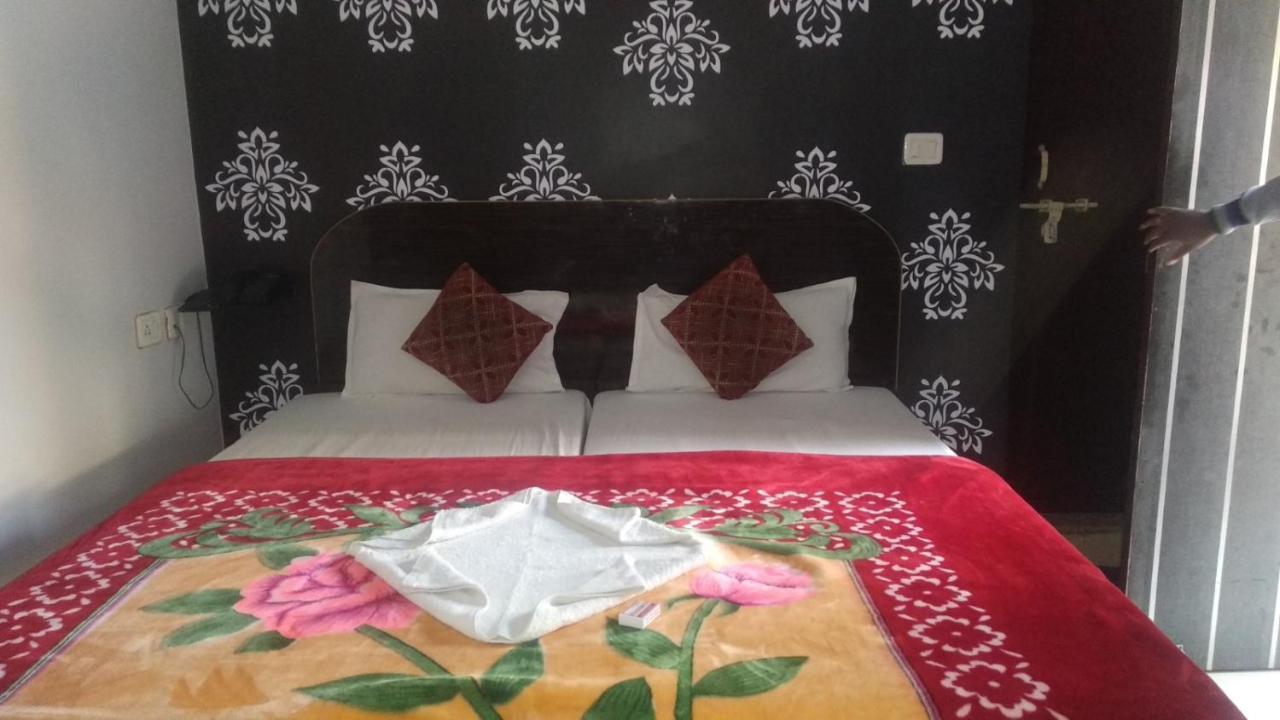 ורנאסי Hotel Giriraj Inn מראה חיצוני תמונה