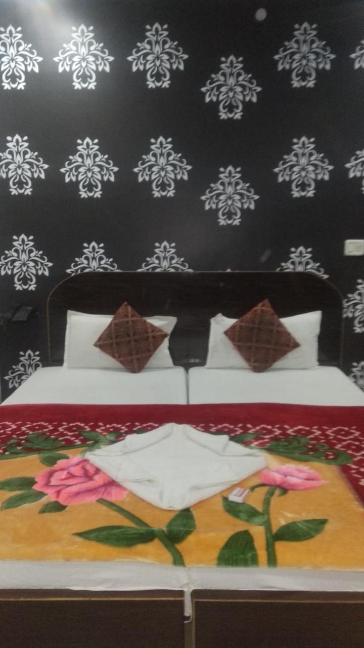 ורנאסי Hotel Giriraj Inn מראה חיצוני תמונה