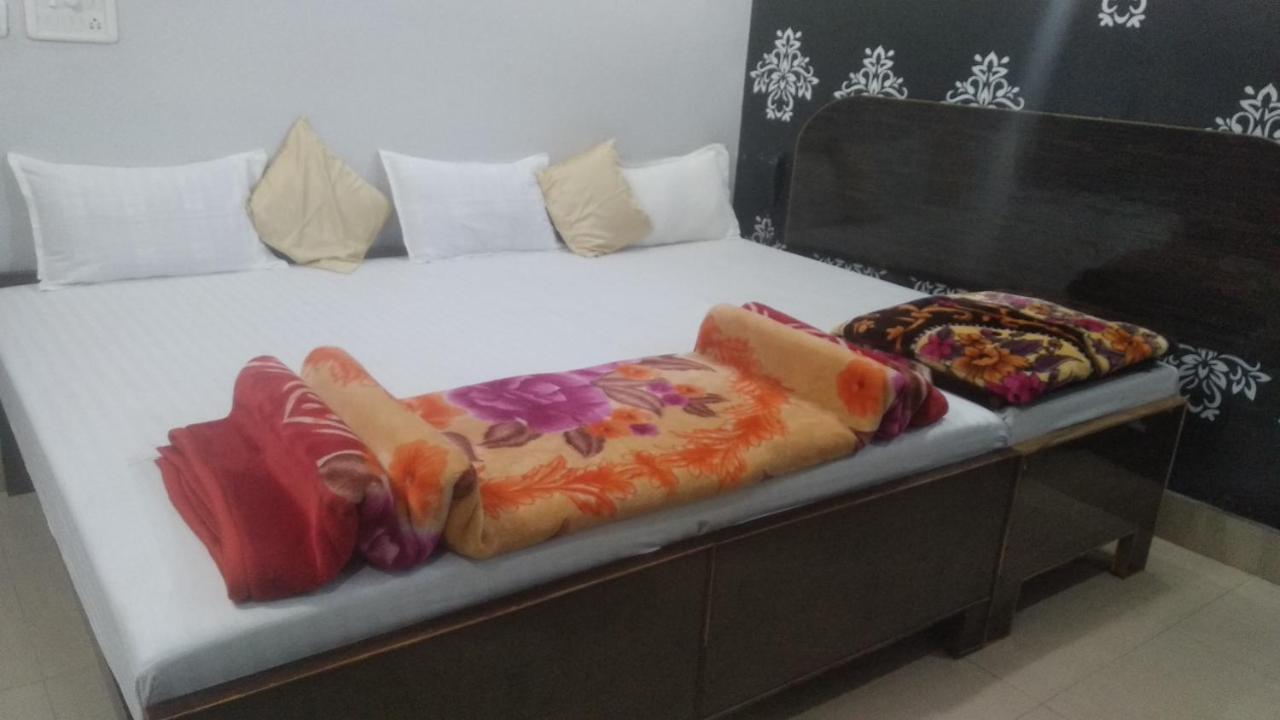ורנאסי Hotel Giriraj Inn מראה חיצוני תמונה